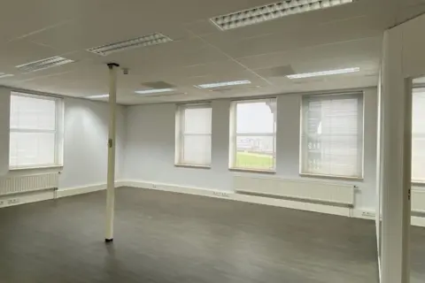 220805941 14845 1024x768 fit